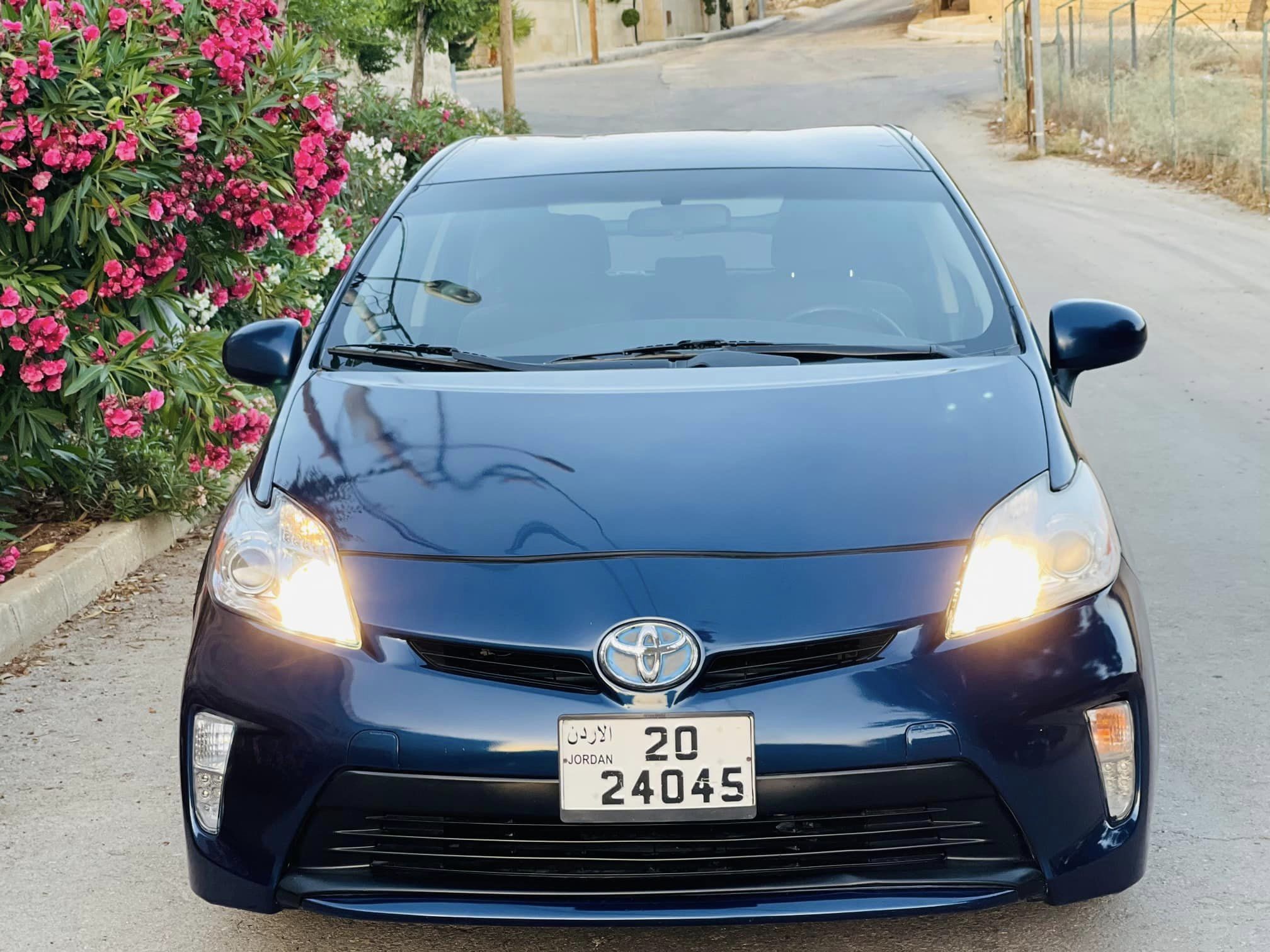  تويوتا بريوس موديل 2012 للبيع بسعر 9700