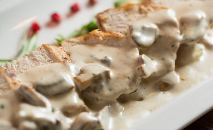 دجاج بالكريمة والمشروم على الطريقة الإيطالية
