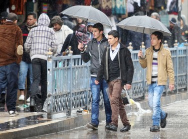 طقس ماطر اليوم ومعتدل غدا