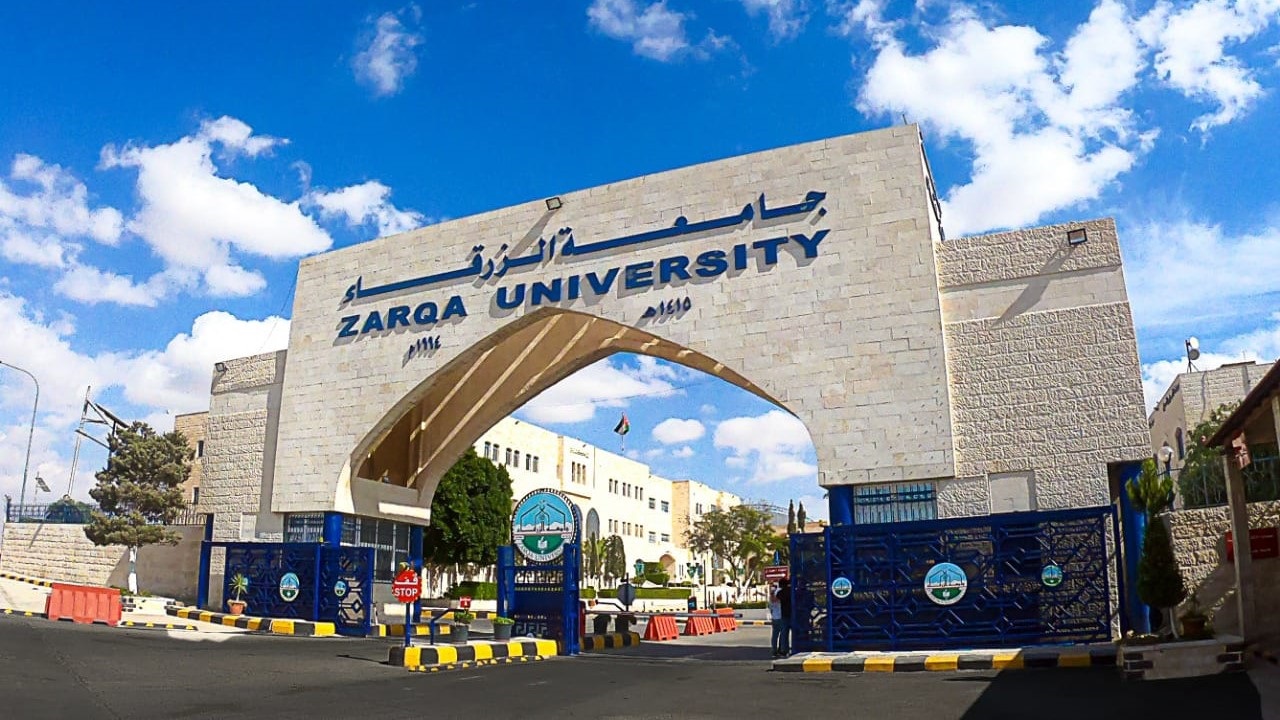 جامعة الزرقاء تحصل على شهادة الاعتماد الأردني لبرنامجي الرياضيات والصيدلة
