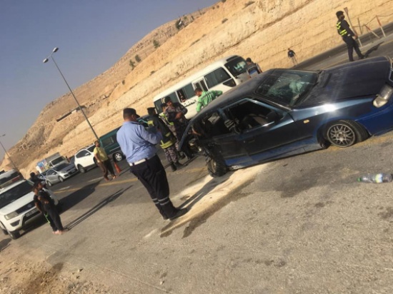 وفاة و إصابتان بحادث تدهور مركبة على طريق الـ100 شرق عمّان