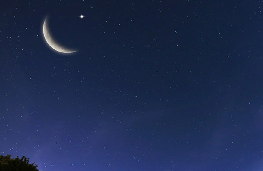 بالصور ..  شاهدوا هلال شهر رمضان المبارك صباح السبت