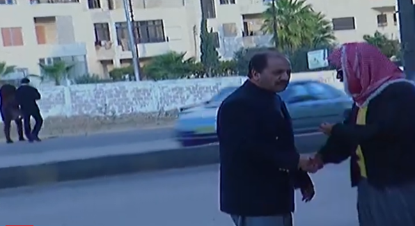 الفنان ربيع شهاب بيعمل مقالب مضحكة بالشوارع الأردنية عام وراك وراك