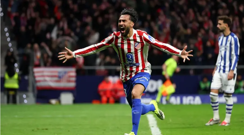 أتلتيكو يخطف فوزاً مثيراً من سوسييداد