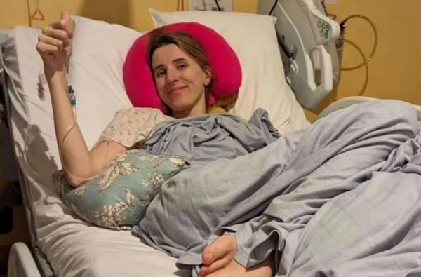 عارضة أزياء بريطانية تستأصل 8 أعضاء من جسمها للعلاج من السرطان