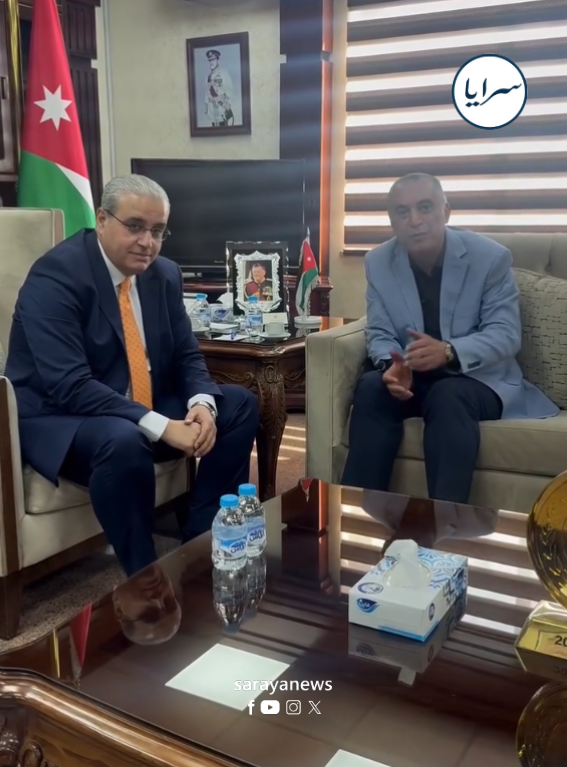 ماذا يفعل النائب الظهراوي داخل مكتب وزير الصحة؟  ..  فيديو 