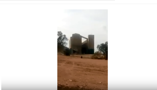 شاهد كيف حالت العناية الإلهية لإنقاذ شخص كان أسفل الصوامع لحظة الانفجار الفاشل 