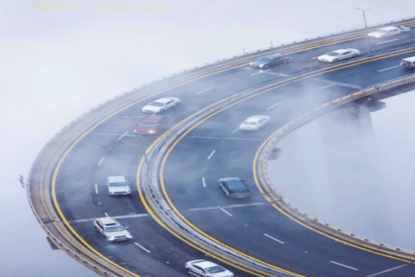 صورة نادرة للسيارات تسير فوق السحب في الهدا بالطائف
