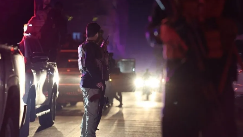 مقتل عنصر أمن وإصابة آخرين إثر تفجير انتحاري استهدف دورية شرطة في حلب