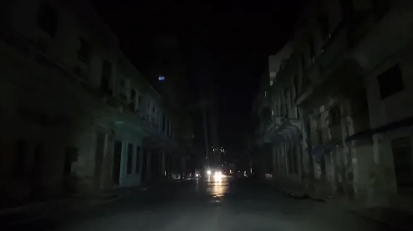 الملايين دون كهرباء  ..  الظلام يعم كوبا