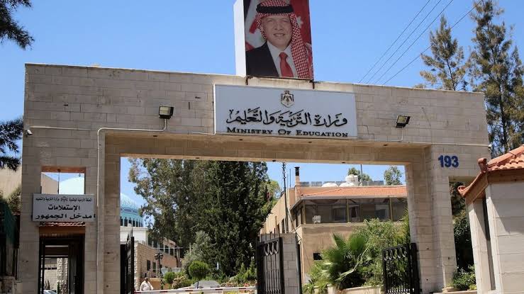 مناشدة لتبكير صرف السلف الطارئة وسلف نهاية الخدمة لمعلمي وزارة التربية والتعليم