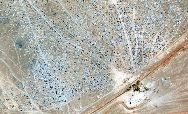 مصدر رسمي لسرايا : تفجير الركبان حدث على الجانب السوري و الجيش اتخذ إجراءات احترازية 