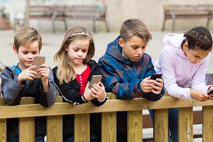 الحكومة تستجيب لمذكرة نيابية لحماية الأطفال من مخاطر منصات التواصل الاجتماعي