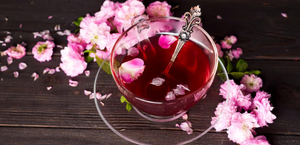 فوائد شاي الورد لا تعد ولا تحصى وقد تغفلون عنها!