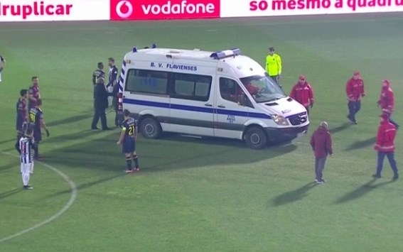 بالفيديو  .. لاعب جزائري ينجو من الموت في البرتغال