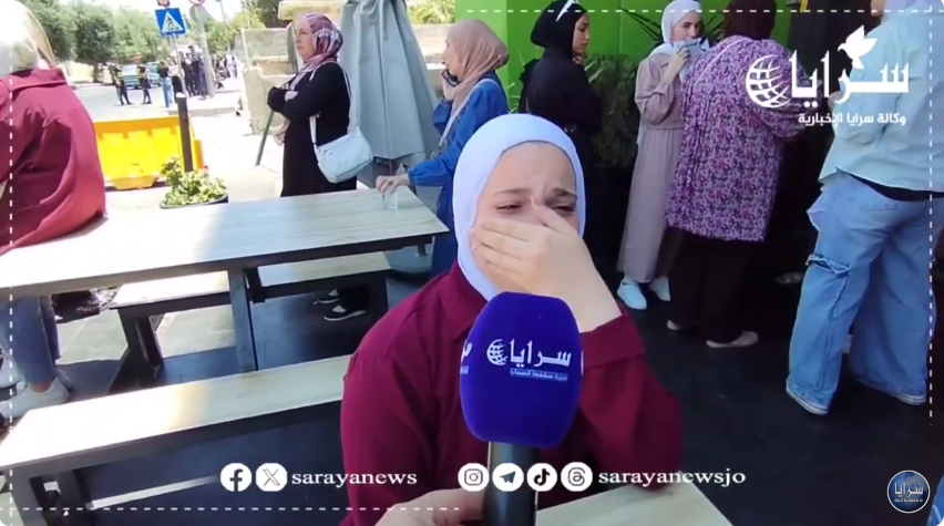 بالفيديو  ..  طالبات "توجيهي" في عمّان يجهشن بالبكاء بسبب صعوبة أسئلة امتحان العربي 