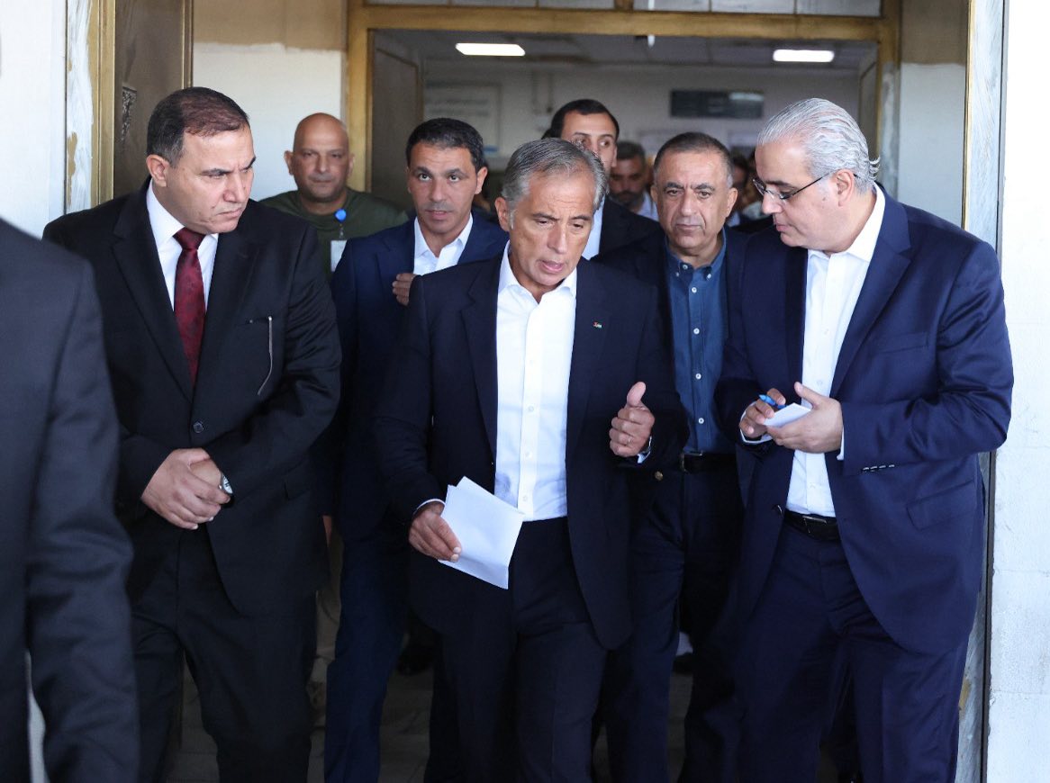  رئيس الوزراء يتفقد مستشفى الزرقاء الحكومي ويوجه بزيادة أسرة العناية الحثيثة إلى 67 سريراً 