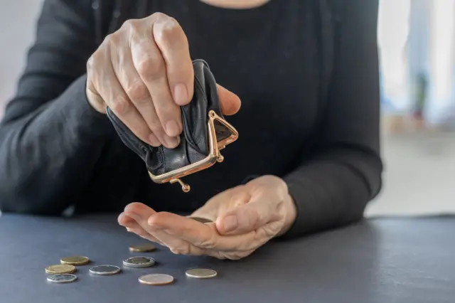 "إبسوس": البطالة وغلاء المعيشة والفقر أبرز هموم الأردنيين وسط تراجع ثقة المستهلك
