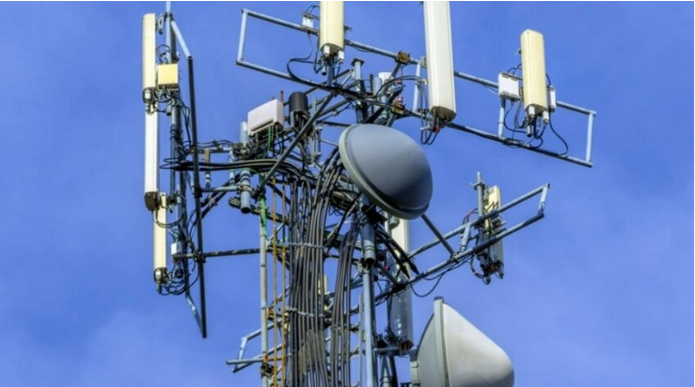 "راديو يوم القيامة" ..  سلسلة رسائل مشفرة تزامنا مع حرب إيران