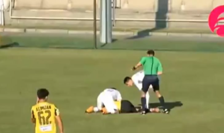 كما حصل مع إريكسن ..  لاعب في كازاخستان يسقط على أرض الملعب مغشيا عليه- (شاهد)