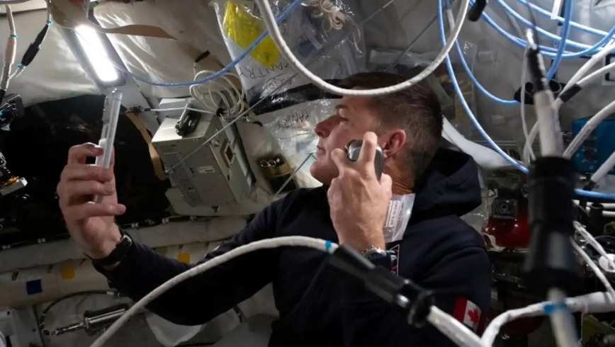 من الأرض إلى القمر ..  قدرات آيفون تصل للفضاء