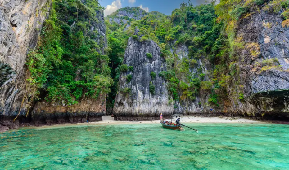 تراجع عدد السياح في تايلاند للمرة الأولى منذ سنوات