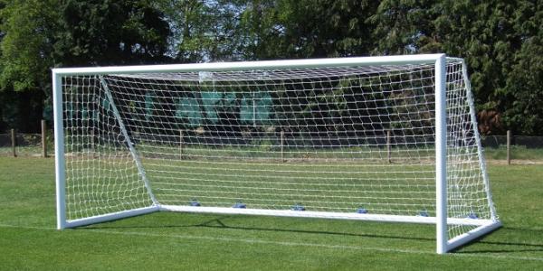 قرار قضائي يُلزم وزارة الشباب بتعويض عائلة طفل بعد سقوط عارضة مرمى على رأسه