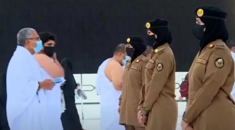 بالفيديو : تفاصيل مهام 80 مجندة من السيدات على أبواب الحرم المكي