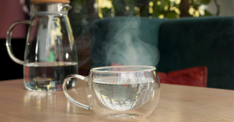 فوائد الماء الحار