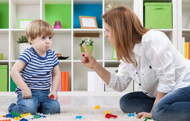 طفلي عنيد ولا يتأثر عندما أعاقبه، فكيف أتصرف معه؟