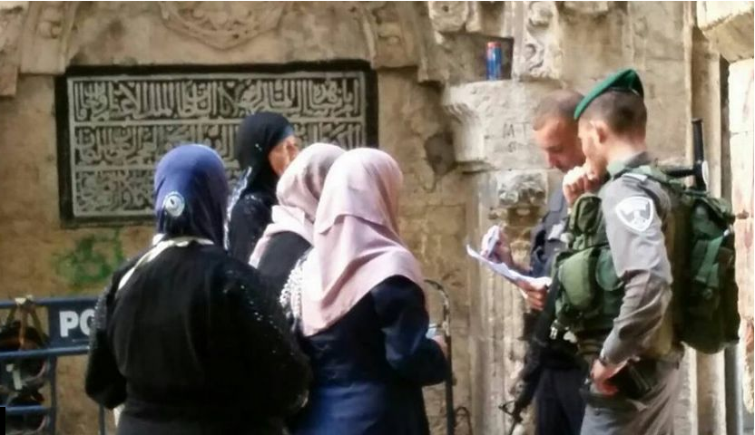 الاحتلال يعتقل مبعدة عن الأقصى عقب اقتحام منزلها