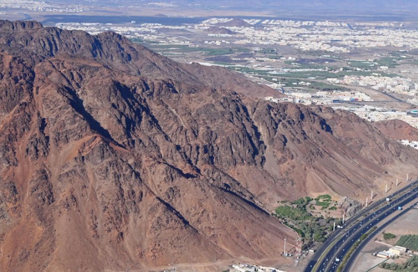 هل سيتم هدم جبل أحد في المدينة المنورة ؟