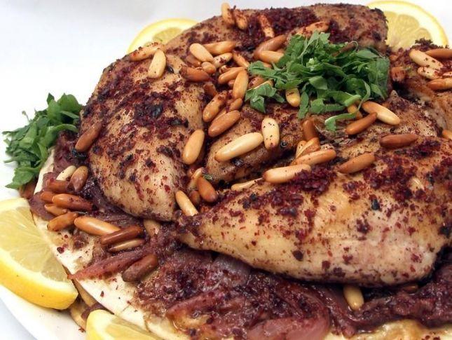من المطبخ الفلسطيني ..  زيني سفرتك بمسخن الدجاج الشهي