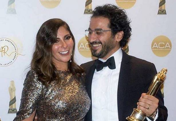 بالفيديو  ..  منى زكي تهدد زوجها أحمد حلمي على الهواء .. 
