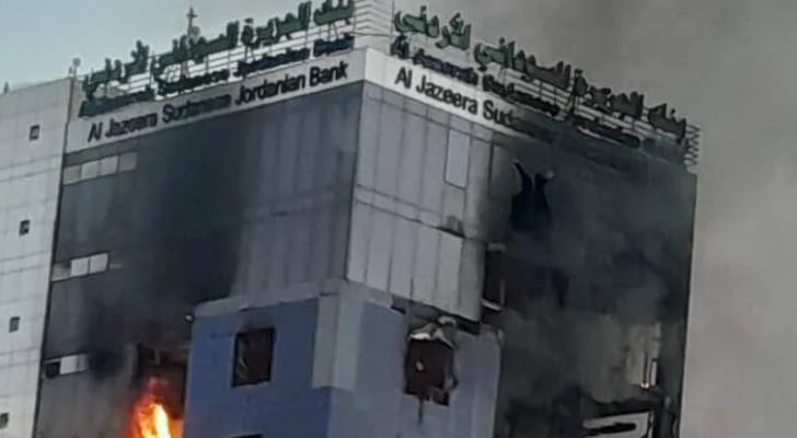  قذيفة تضرب مبنى بنك الجزيرة السوداني الأردني بالخرطوم