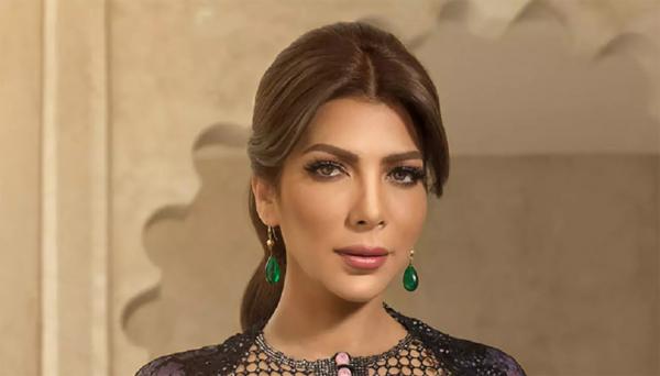 أصالة تكشف سراً غريباً وراء خلع حذائها على المسرح