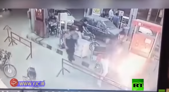 قتلى وجرحى بانفجار دراجة بمحطة وقود بايران - فيديو