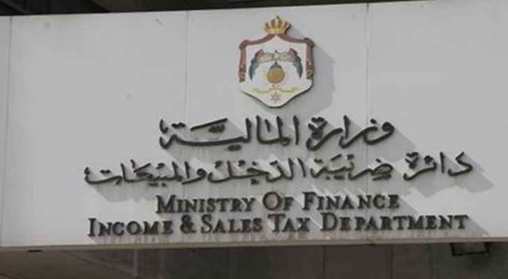 الضريبة تطلب أسماء موظفي القطاع العام لتحديد دعم الخبز 