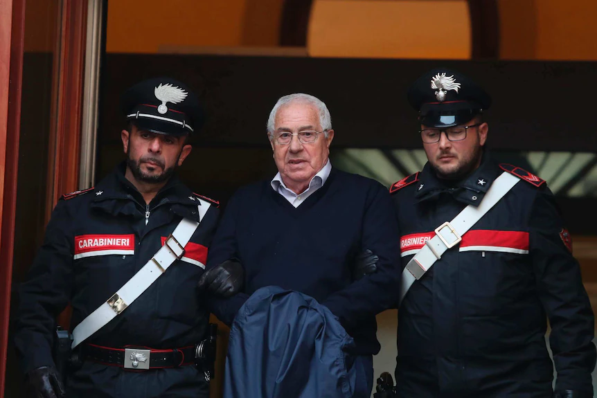 إيطاليا ..  الشرطة تعتقل زعيمة للمافيا و48 آخرين خارج ميلانو