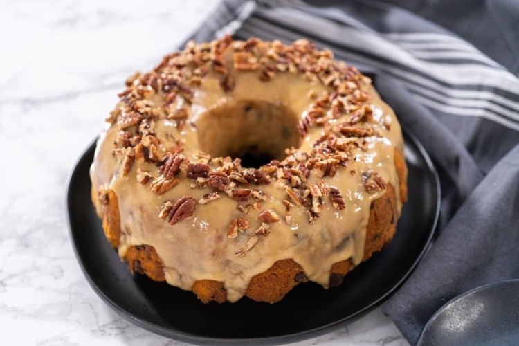 كيك بالعسل والقهوة وجوز البيكان