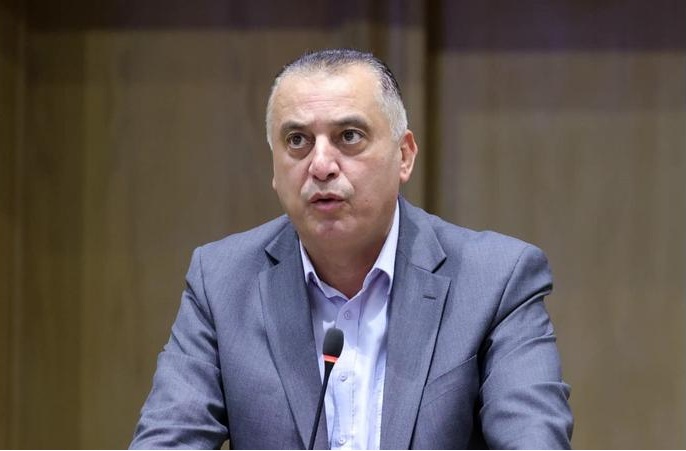 "شاطر بالفول والحمص" ..  تعليق ساخر يُغضب النائب محمد جميل الظهراوي  ..  صورة 