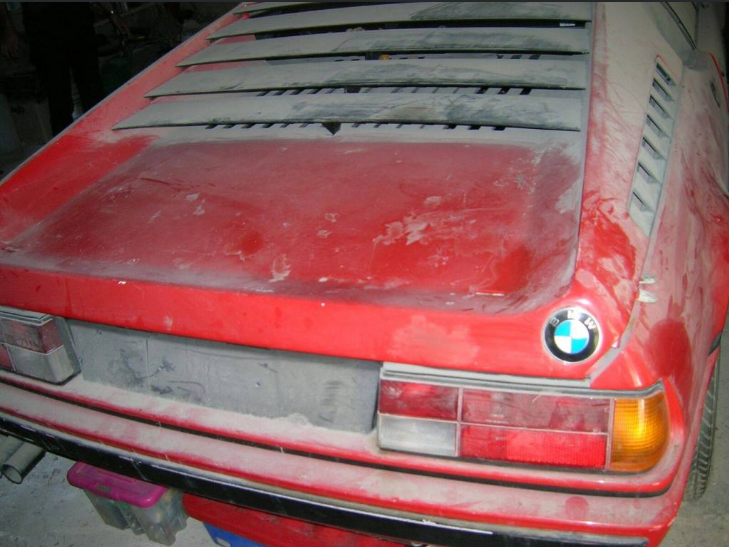 بالصور .. العثور على سيارة نادرة ل BMW ام 1 مهجورة منذ أكثر من 30 عاما
