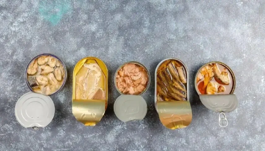 ديدان في علب سلمون منذ 42 عاماً ..  اكتشاف يحتفل به العلماء لماذا؟