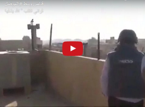بالفيديو  ..  لحظة إصابة مراسل فضائية عراقية برصاص قناص بالموصل  