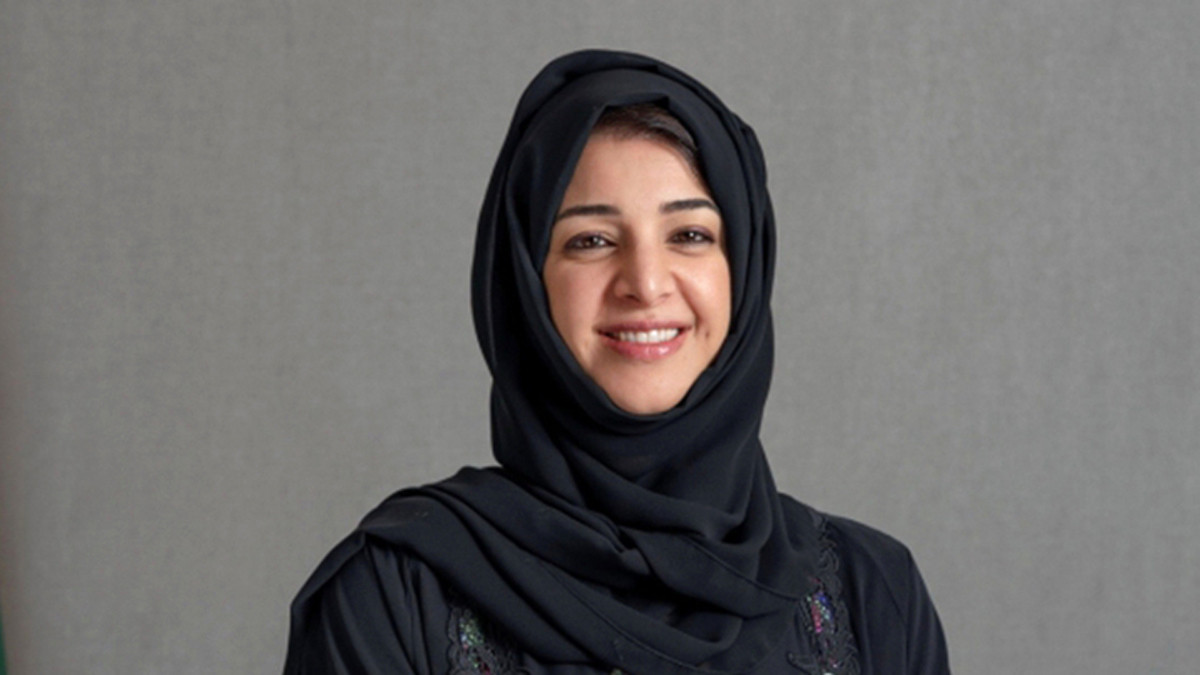 بالفيديو  ..  طفل وزيرة إماراتية يفاجئها خلال خطاب مباشر 