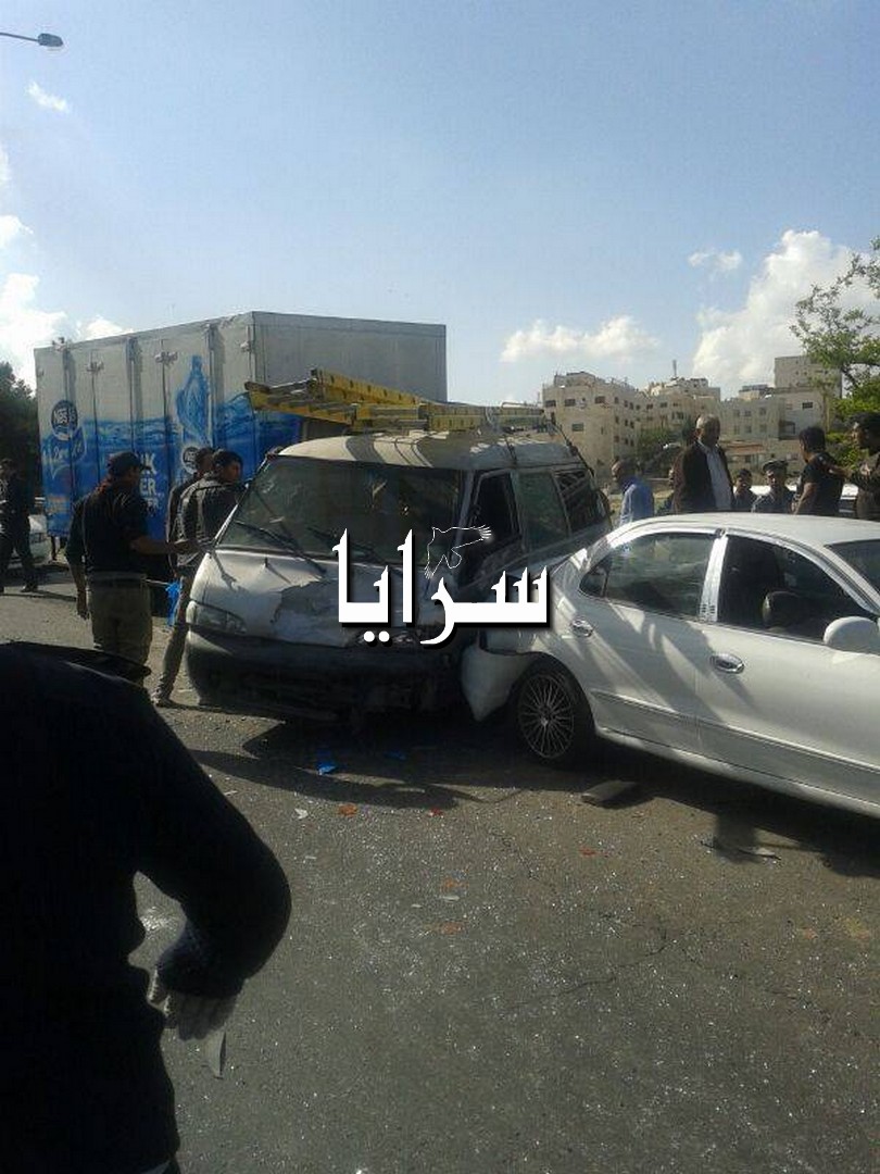بالصور  ..  15 اصابة في حادث تصادم بين 6 مركبات في ياجوز