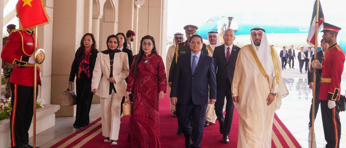 رئيس وزراء فيتنام يصل إلى الكويت في زيارة رسمية