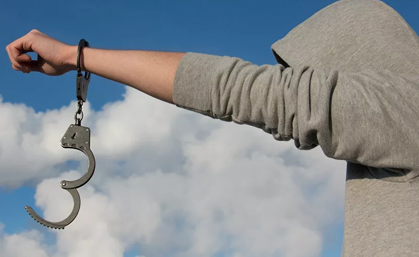 تبرئة شخص من جريمة قتل بعد سجنه 27 عاما