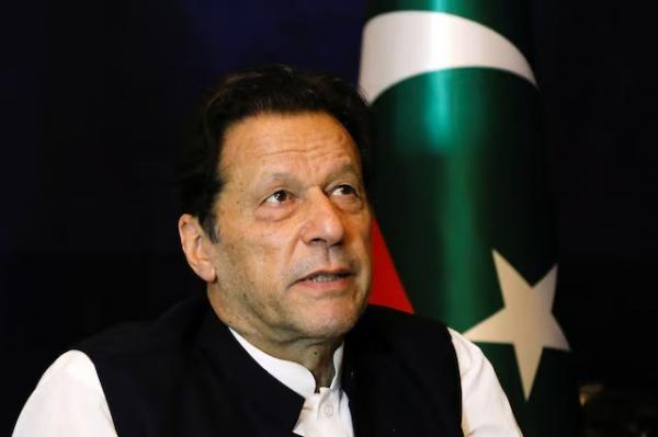 المحكمة العليا بباكستان تأمر بنقل عمران خان من السجن إلى المستشفى