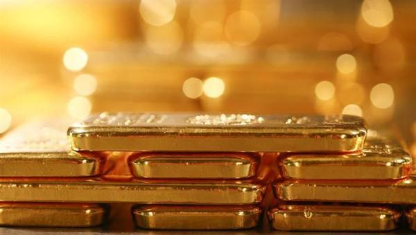 الذهب يبلغ أعلى مستوى في أكثر من 6 سنوات